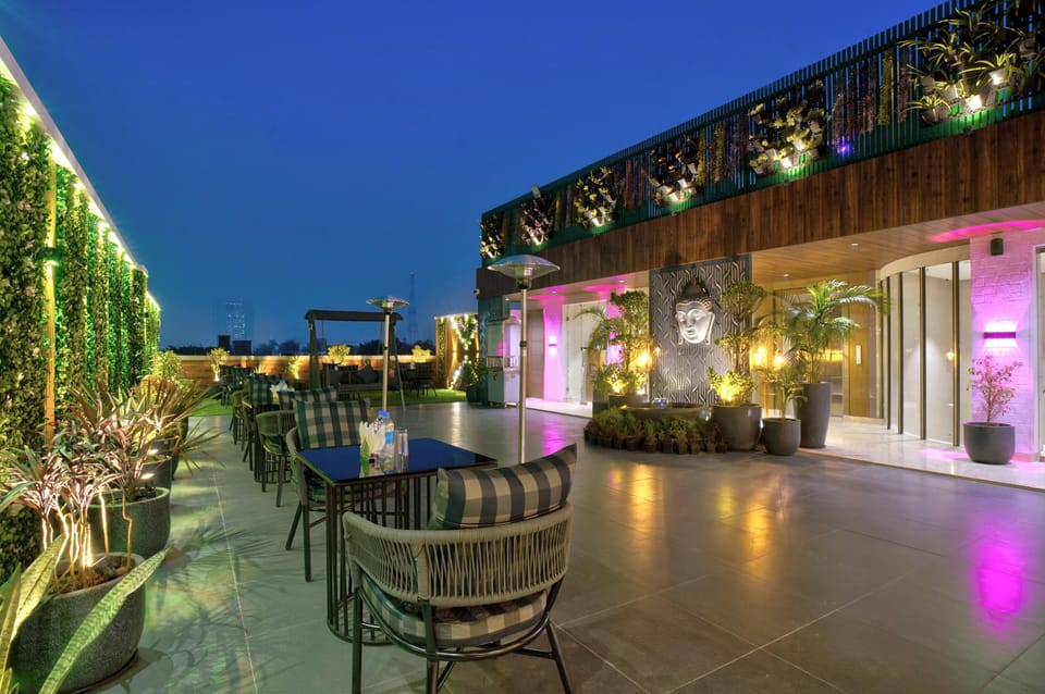 Gold The Royal with Luxe Rooftop Restaurant – 5 mins from Connaught Place Hotel in New Delhi
