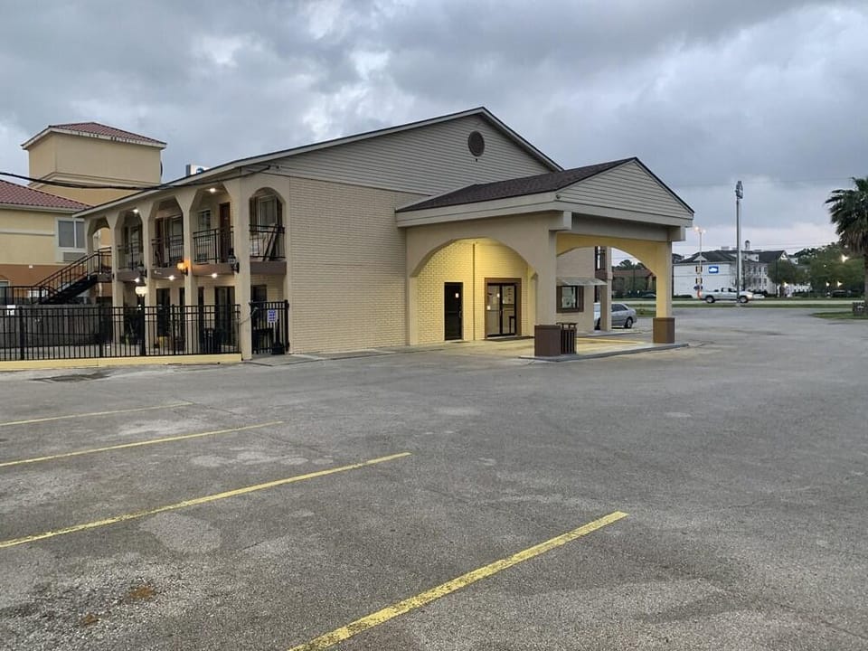 OYO Blue Star Inn Hotel in Lafayette