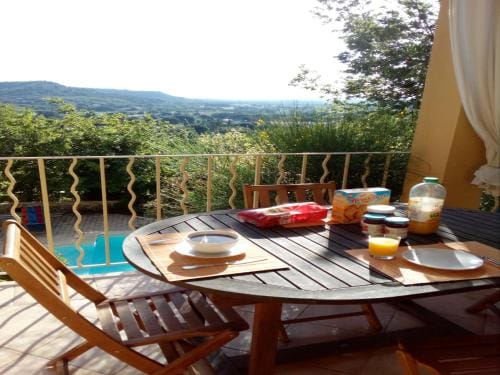 Inviting villa in Saint Paul trois Chateaux with pool Hotel in Provence-Alpes-Côte d'Azur