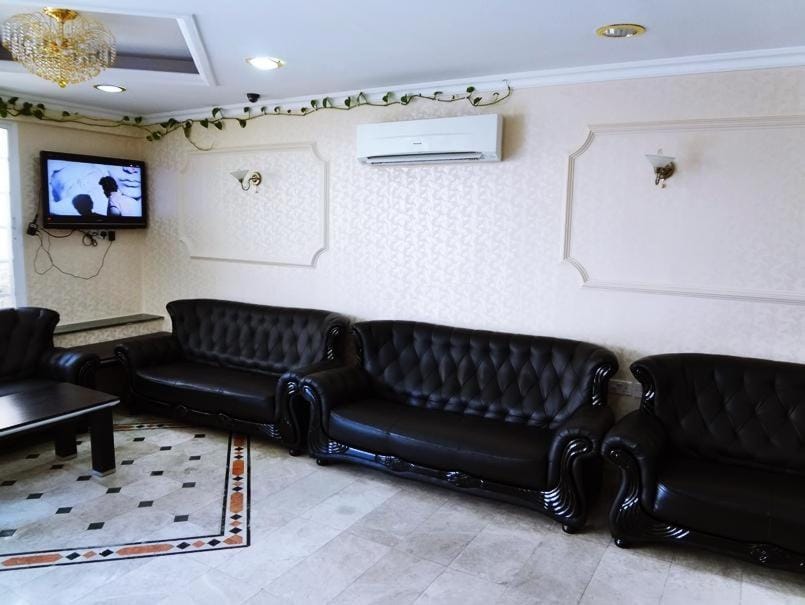 Shared lounge/TV area