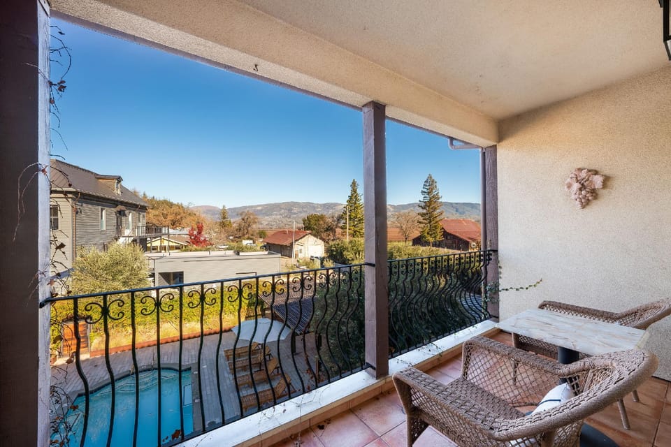 Stockfarm Inn Hotel in Hopland