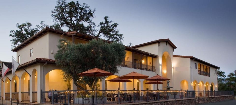 Stockfarm Inn Hotel in Hopland