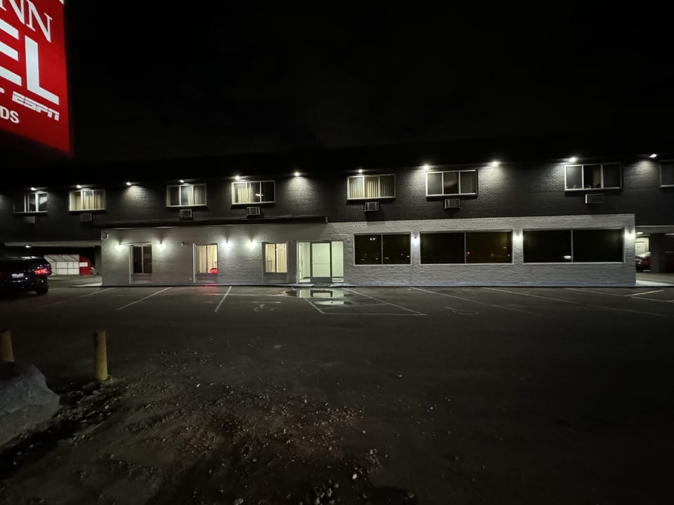Imperial Suites Hotel in Dearborn Heights