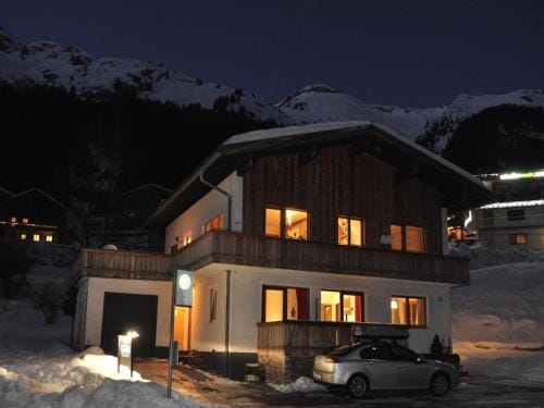 Chalet in Steeg near Ski Slopes Lechtal Hotel in Tyrol