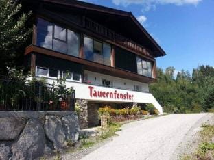 Penthouse in Wildkogel with Mountain Views Hotel in Salzburgerland