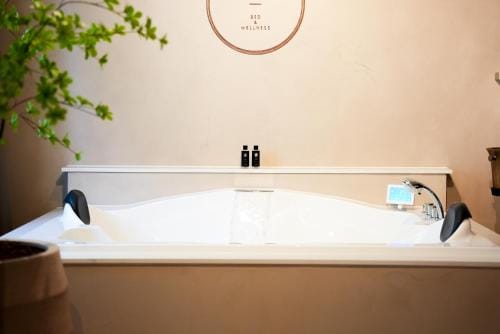 The Lodge Bed & Wellness Oisterwijk Sauna, Jacuzzi, Luxury Lodge in North Brabant (province)