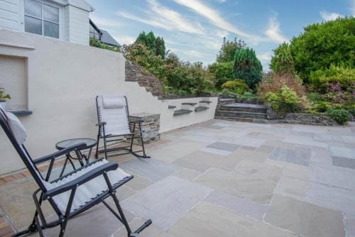 Longview - 4 Bedroom Holiday Home - Pembroke Dock Hotel in Wales