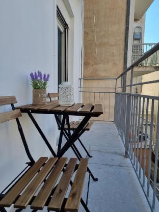 Athens 62sqm Family & Couples Apt with Balcony Hotel in Athens