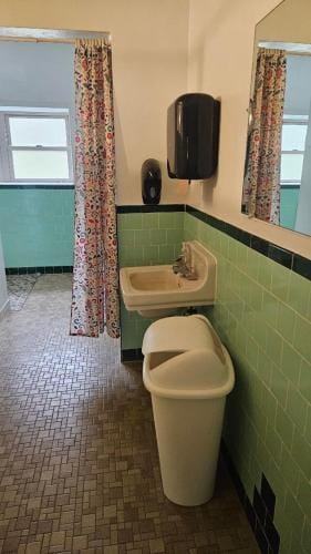 Twin room near Hillsboro Hostel in Willamette Valley