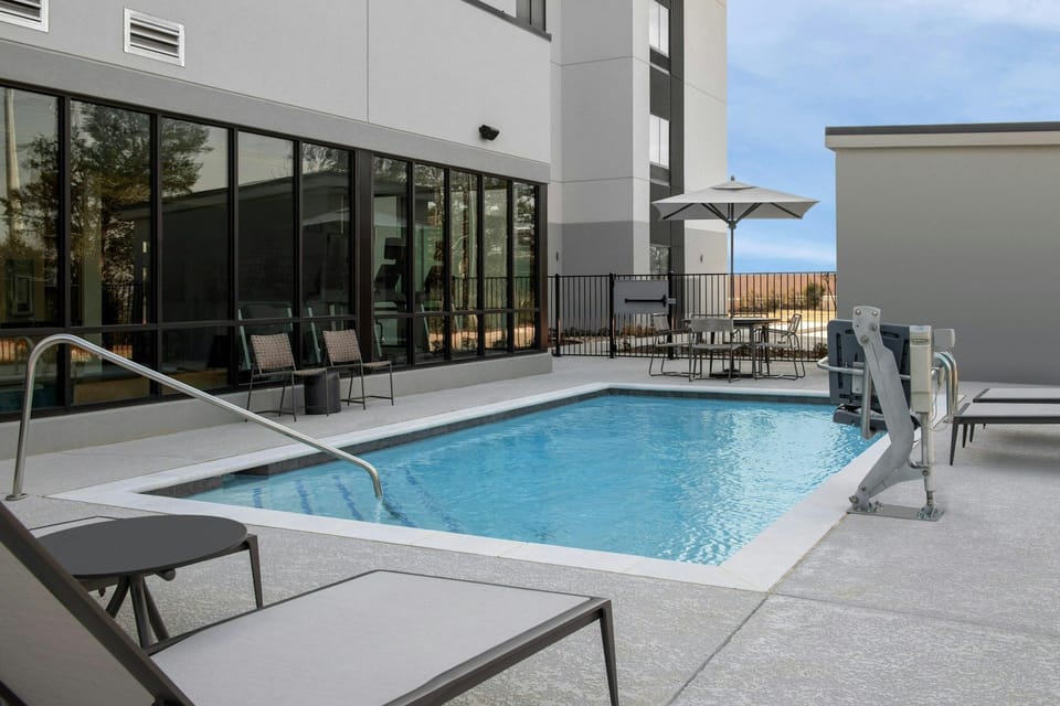 Fairfield by Marriott Inn & Suites Paris Hotel in Paris