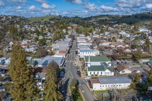 Romantic Victorian Getaway The Hideaway Hotel in Sutter Creek