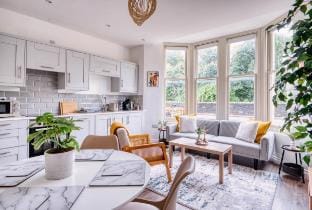 Stunning 2 Bed by the City Centre & Bute Park Hotel in Cardiff