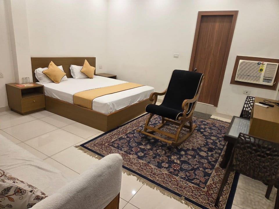 Apoorva Guest House Hotel in Uttar Pradesh