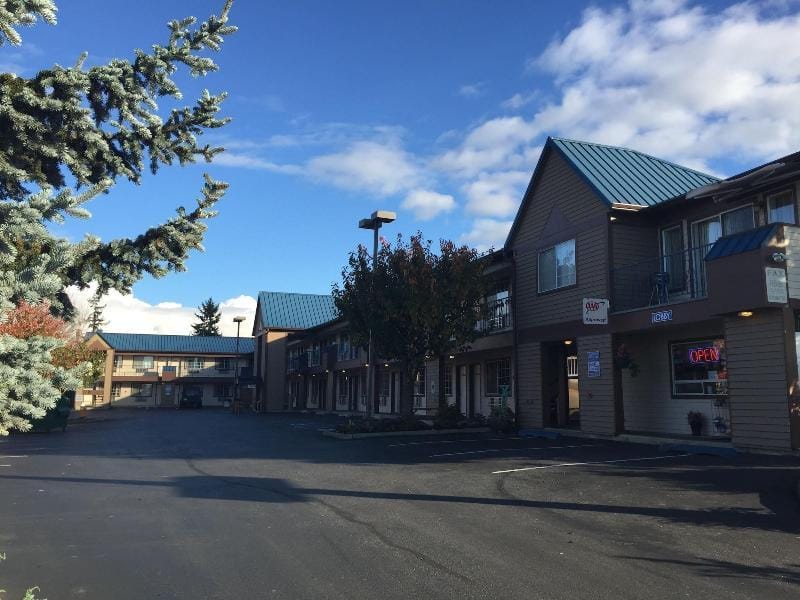 Tulip Inn Hotel in Mount Vernon