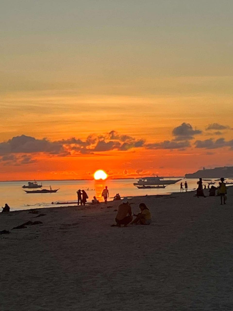 Hibiscus Dive Inn Inn in Central Visayas