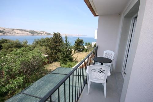 Apartments and rooms by the sea Stara Novalja, Pag - 6303 Hotel in Novalja