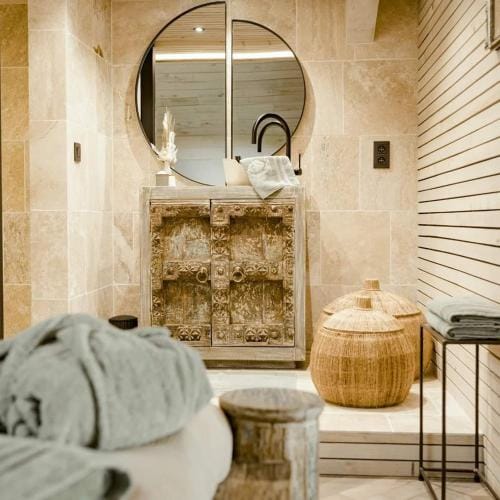 La Suite 77 & Hindi Hotel in Wallonia, Belgium