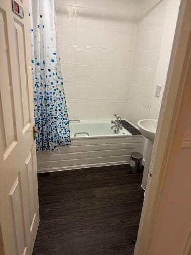Superking bedroom near James cook hospital Hotel in Middlesbrough