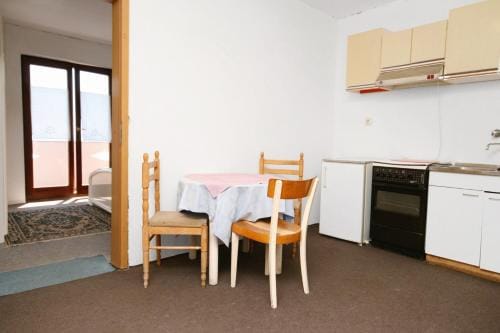 Apartments and rooms with parking space Stara Baska, Krk - 5447 Hotel in Stara Baška