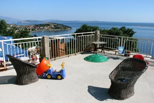 Apartments and rooms with parking space Stara Baska, Krk - 5447 Hotel in Stara Baška