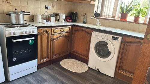 Guest House in Rose Meare Gardens Hotel in Bristol