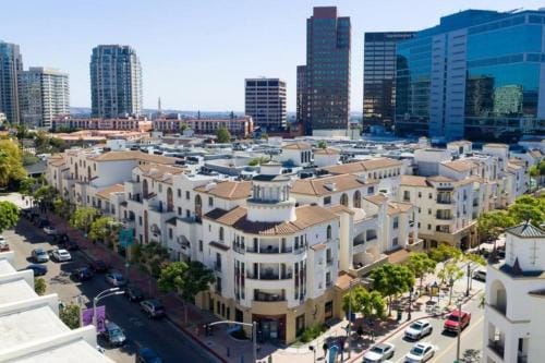 Cozy 2 Bedroom 2 Bathroom Condo with Pool, Gym, Spa Hotel in Westwood