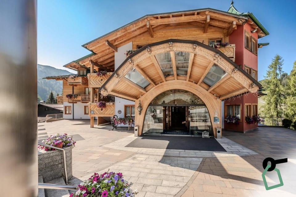 HOTIDAY Room Collection - Campiglio Pradalago Hotel in Madonna di Campiglio