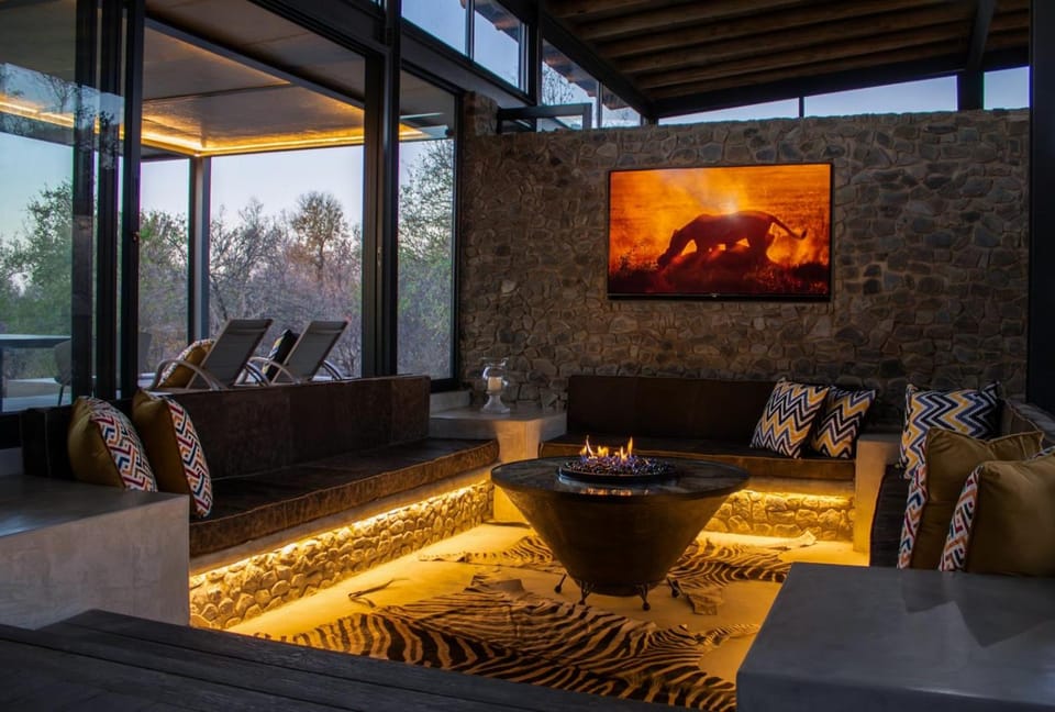 Shared lounge/TV area