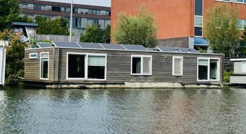 Peaceful room on a houseboat in the city centre Hotel in Amsterdam