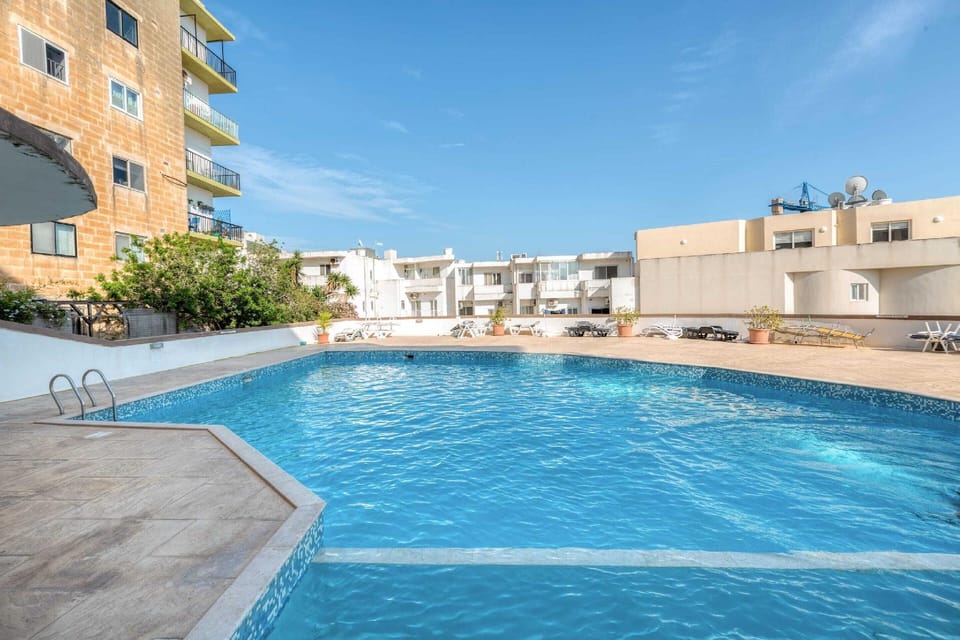 Pool Apartment Hotel in Saint Julians