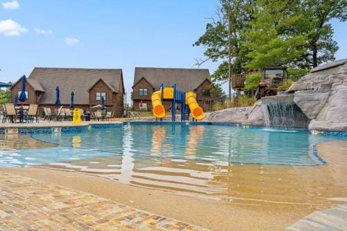 Finns and Family Lodge in Sunset Cove Township