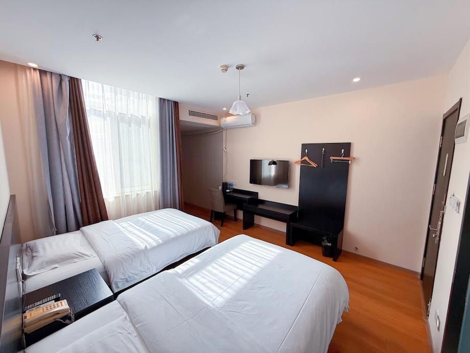 Morning Wind Urban Hotel - May Fourth Square Branch Hotel in Qingdao