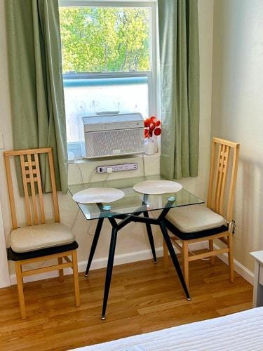 Monet Studio Hotel in Eugene
