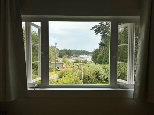Silva Bay View BnB Hotel in Gabriola