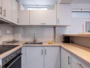Two-Bedroom Apartment with Garden Hotel in Vouliagmeni