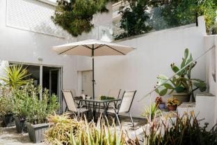 Two-Bedroom Apartment with Garden Hotel in Vouliagmeni