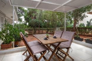 Mystique One-Bedroom Apartment Hotel in Vouliagmeni