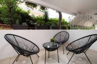 Mystique One-Bedroom Apartment Hotel in Vouliagmeni