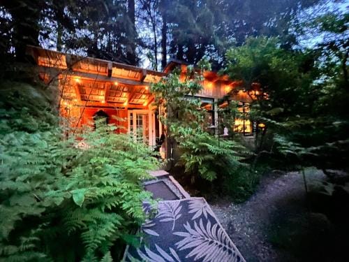 Sojourn Rustic Spa Retreat Lodge in Point Roberts