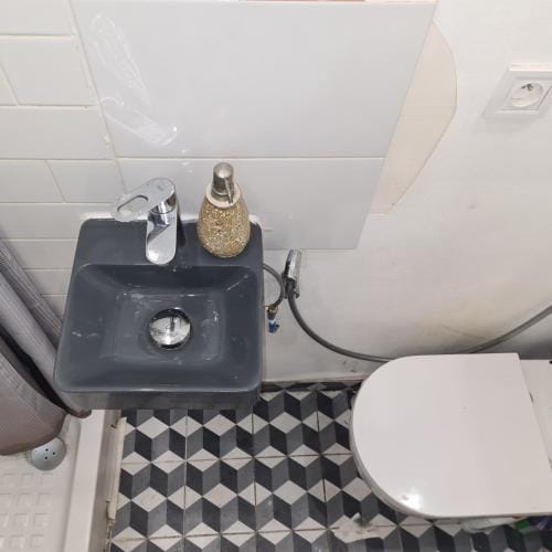 Chambre meublee dans une maison haut de gamme avec jardin proche metro Hotel in Malakoff