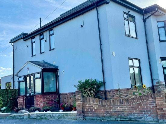 AR-Rahman, 1 bed + 1 Living room apartment Hotel in Dartford