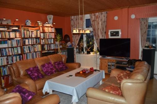 Angelas White House - single room Hotel in Lofoten