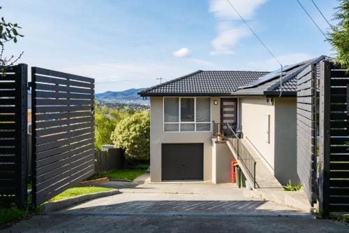 Hobart Retreat with City and Water View Hotel in Tasmania