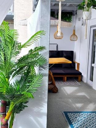 Urban Jungle Riesiger Balkon | Parken Arbeitsplatz Hotel in Offenbach