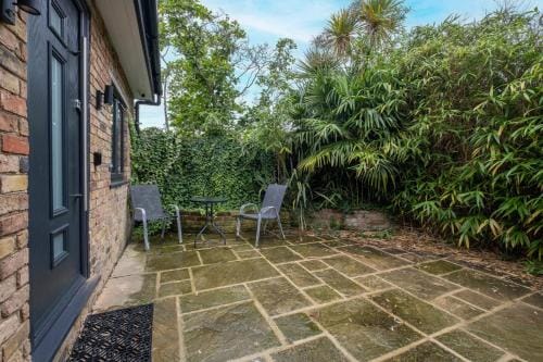 Stanley Cottage, Greenford - Studio Room Hotel in London Borough of Ealing