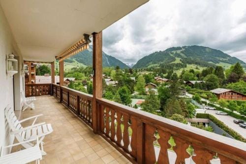Lush apartment with indoor pool Hotel in Saanen