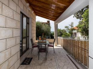 Apartments Kisic - Two-Bedroom Apartment with Terraceprizemlje Hotel in Mlini