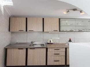 Apartments Djurkovic - Two-Bedroom Apartment with Shared Terrace and Sea View Hotel in Srebreno