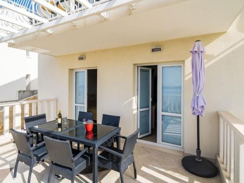 Villa Samba - Two-Bedroom Apartment with Terrace and Sea View - A41 Hotel in Plat