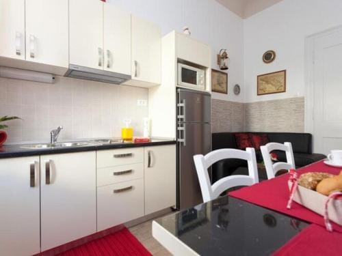 Villa Iveta - Two-Bedroom Apartment with Terrace and Sea View Niksa Hotel in Dubrovnik